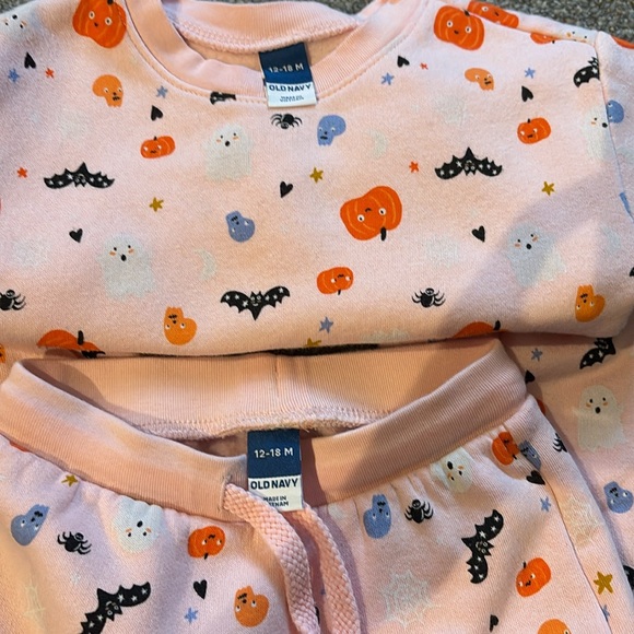 Old Navy Halloween sweat outfit - Picture 3 of 3